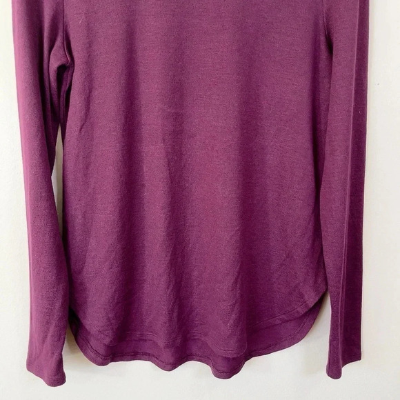 Banana Republic Curved Hem  Luxepun Tshirt - Picture 5 of 14